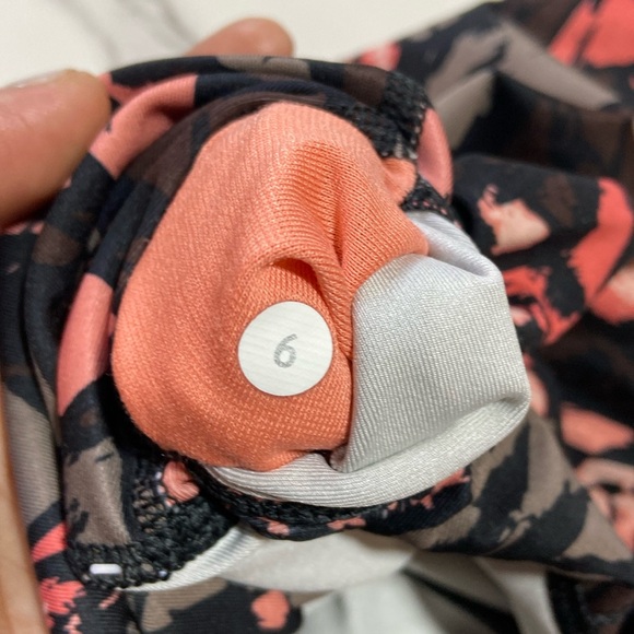 Lululemon Discontinued Leggings 25” inseam - Picture 15 of 16